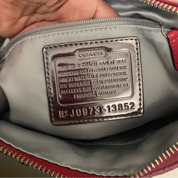 Like New/EUC Vintage Coach Poppy Patent Leather Crossbody/Shoulder Bag in Red - Picture 9 of 11